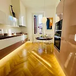 Prestigious Period - Free H24 Garage And Breakfast Apartman Milánó